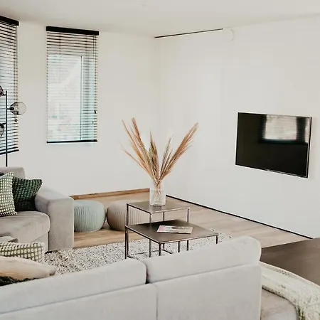 Luxurious 4br Villa's In וילה *