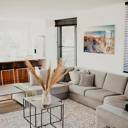 Luxurious 4br Villa's In * קנוקה-הייסט